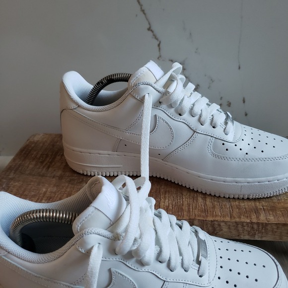 Nike Sneakers Womens 10 Triple White Leather Air Force 1 07 - Picture 6 of 9